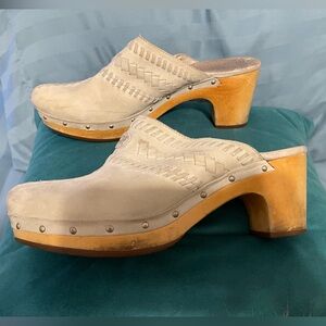 Ugg light, gray genuine leather sheepskin lined mule clogs